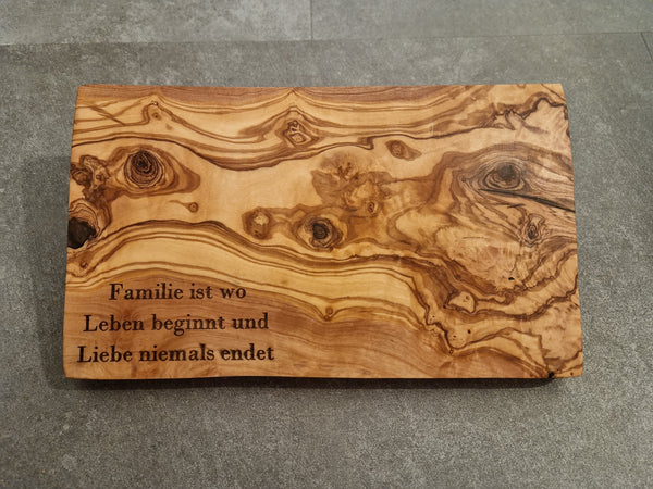 Frühstücksbrett aus Olivenholz mit Gravur