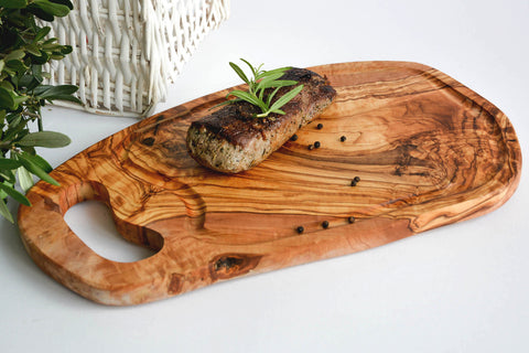 Steakbrett mit Saftrille & Grifflasche aus Olivenholz 40 - 44 cm